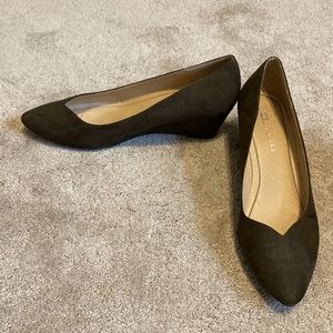 Chinese Laundry suede, forest green wedges, size 10, 2” heel